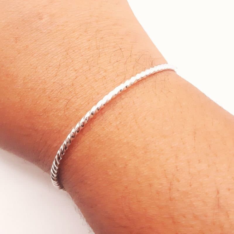 Bracelete Oval Torcido Com Fecho 2mm Prata 925 miniatura 3
