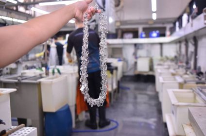 Peças com banho de semijoias feitas pela 4D Galvânica