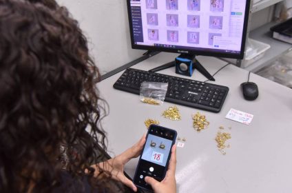 Peças com banho de semijoias feitas pela 4D Galvânica